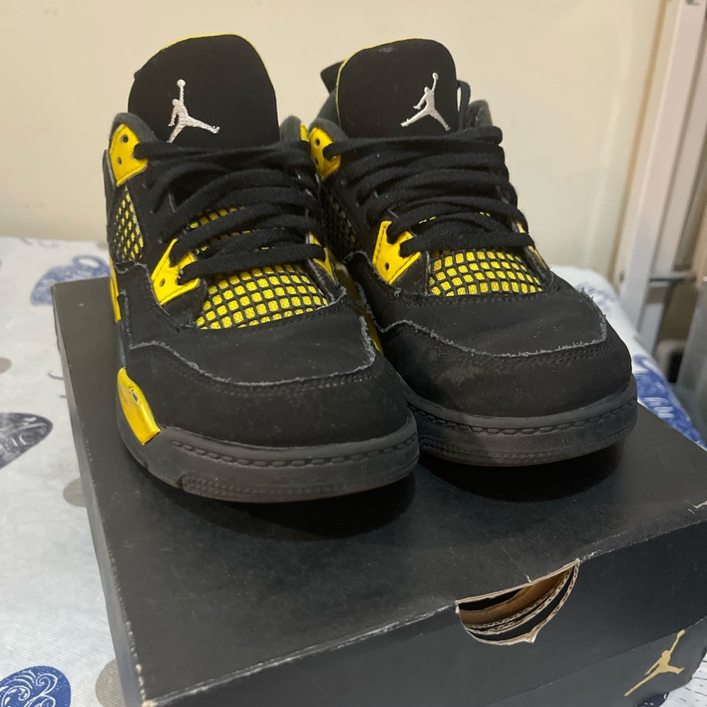 Used Jordan’s 4s size 2